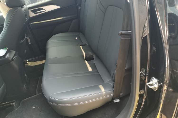 Used Great Wall King Kong Poer 2022 2.0T Manual Diesel Two-Wheel Drive Elite Version with Long Bed GW4D20M Left Rear Seat