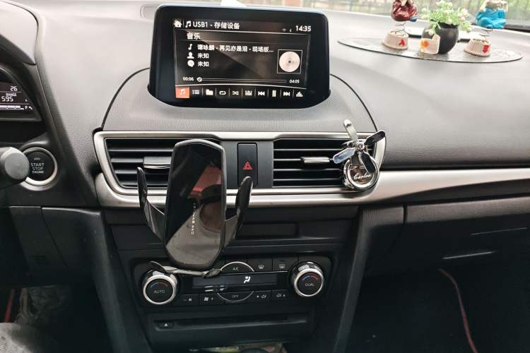 Used Mazda 3 Axela 2017 Sedan 1.5L Automatic Luxury Model Emission Standard China V Audio And AC Panel