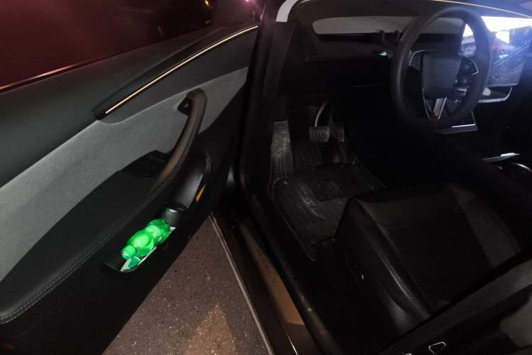 Used Tesla Model Y 2025 Rear-Wheel-Drive Version