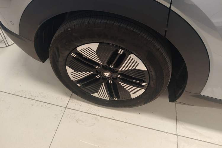 Used Deepal S05 2024 510 Plus Pure Electric Version Right Rear Wheel Hub