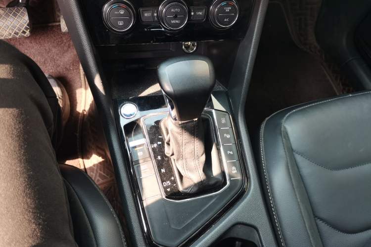 Used Volkswagen Tiguan L 2020 330TSI Automatic Two-Wheel Drive Smart Luxury Edition China VI Standard