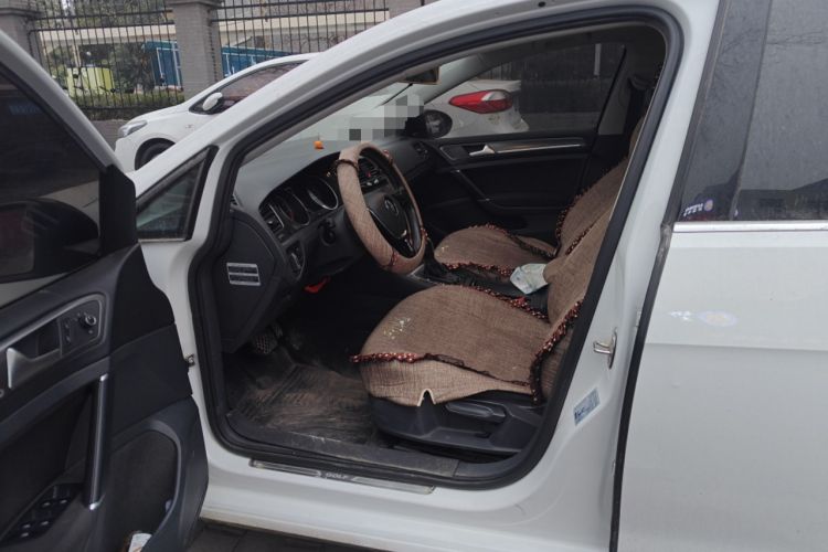 Used Volkswagen Golf 2017 1.6L Automatic Comfort Million-Vehicle Anniversary Edition