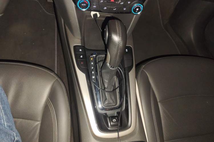 Used Chevrolet Malibu 2016 2.0L Automatic Luxury Edition Gear Lever