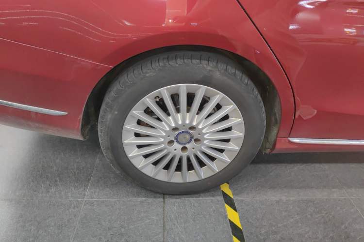 Used Mercedes-Benz C-Class 2015 C 200 L
