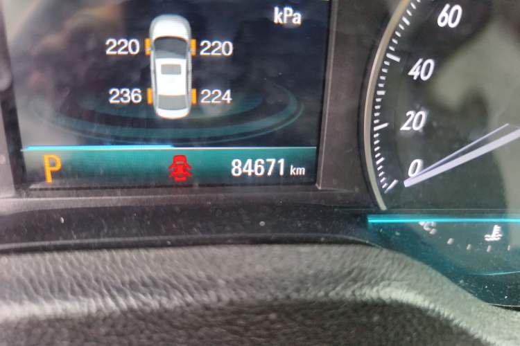 Used Buick GT 2018 15T Dual-Clutch Elite Model China V Standard Odometer Close Up