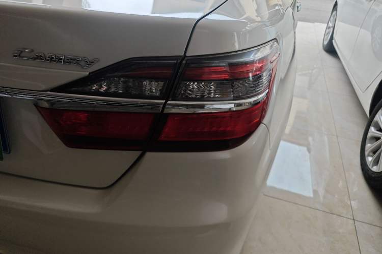 Used Toyota Camry 2016 2.0E 10th Anniversary Elite Edition
