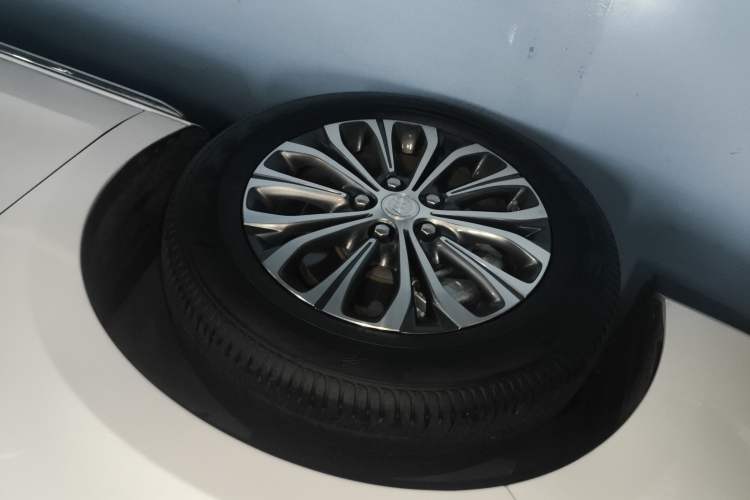 Used Buick GL8 2023 Facelifted Land Cruiser Executive Luxury Version