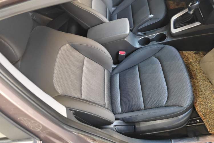 Used Hyundai Elantra (6th Generation / Lingdong) 2016 1.6L Automatic ZhiXuan – Elite Version Right Front Seat