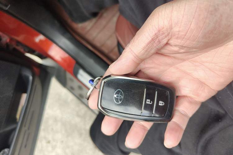 Used Toyota RAV4 2013 2.5L Automatic 4x4 Elite Edition Vehicle Key