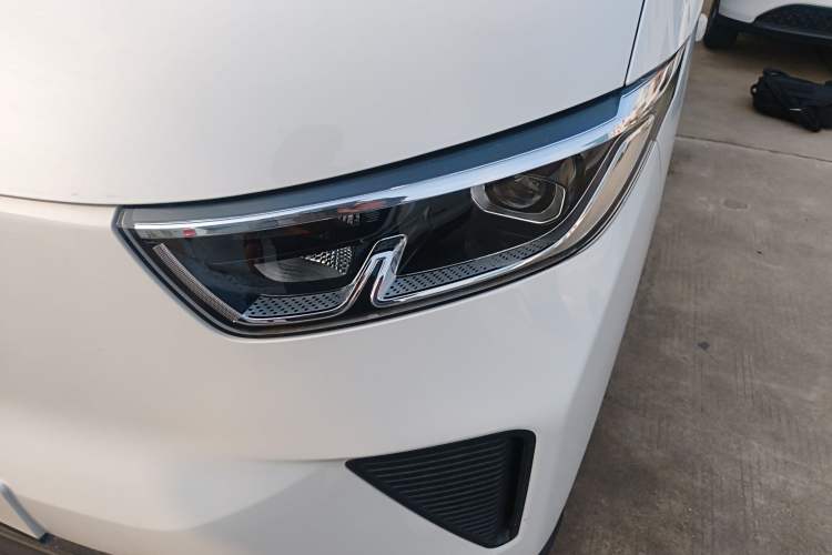 Used Wuling Yangguang 2024 300KM Comfort Version Passenger Van 75kW