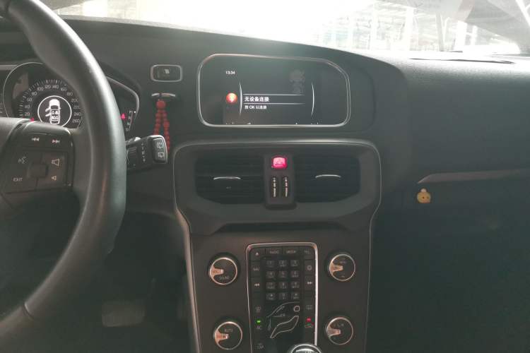 Used Volvo V40 2017 T3 Smart Edition
