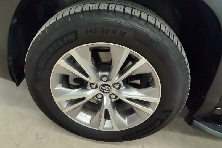 Used Toyota Highlander 2017 2.0T Two-Wheel Drive Elite Version 7 Seats