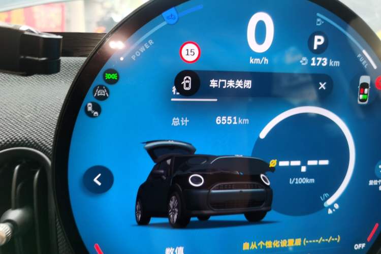 Used MINI 2025 1.5T COOPER Classic Edition Five-Door Version Odometer Close Up