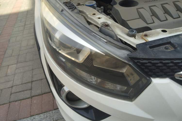 Used BAIC Senova X25 2015 1.5L Automatic Elite Model Right Front Headlight