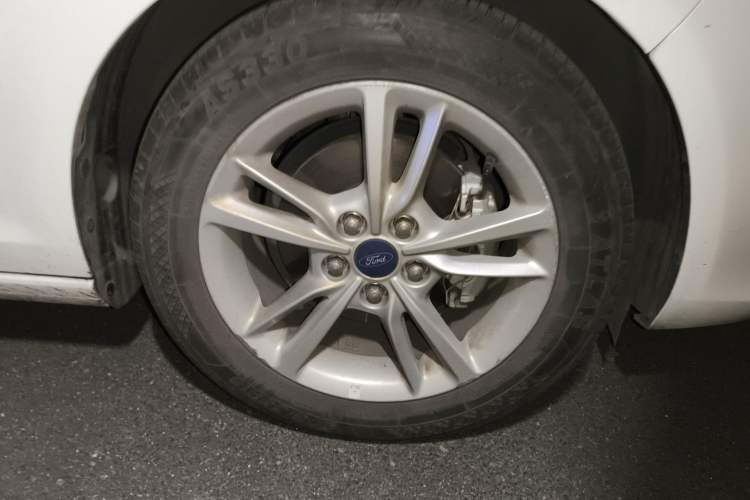 Used Ford Escort 2019 Revised Version 1.5L Automatic Enjoyment Type China VI Standard Right Front Wheel Hub