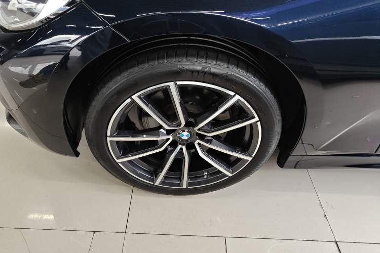 Used BMW 3 Series 2022 325Li M Sport Package Left Front Wheel Hub