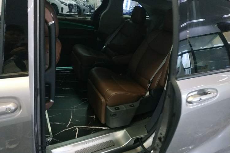 Used Toyota Sienna 2023 2.5L Hybrid Comfort Edition