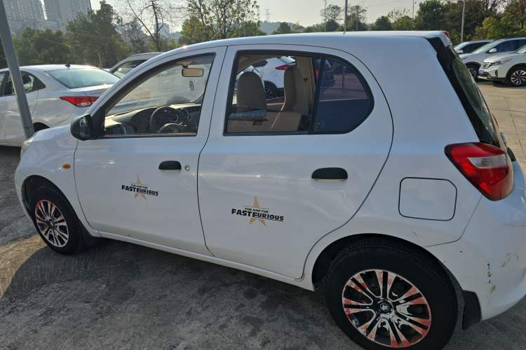 Used Venucia R30 2014 1.2L Manual Enjoyment Edition