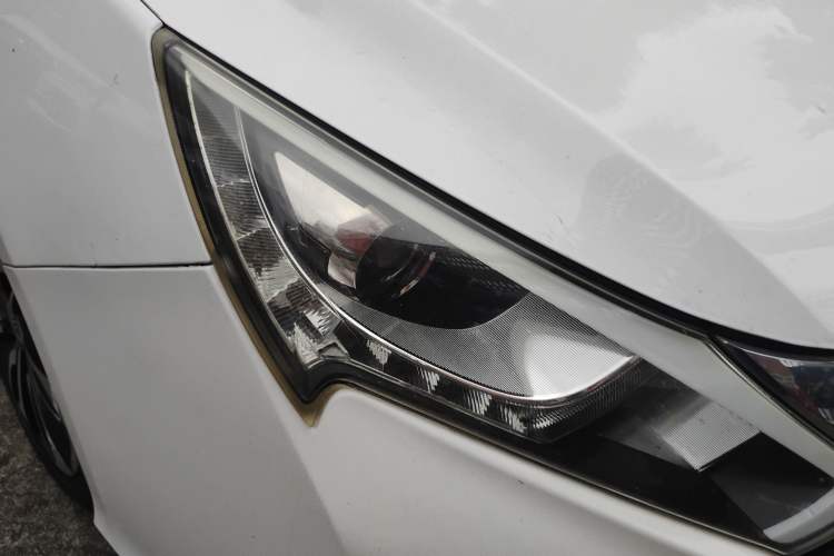 Used BYD Qin New Energy 2015 1.5T Dual-Crown Flagship Plus Edition Right Front Headlight