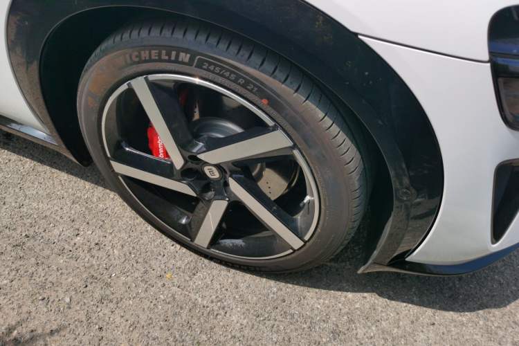 Used Xiaomi Auto YU7 2025 Ultra-Long Range High-Performance All-Wheel-Drive Max Edition Right Front Wheel Hub