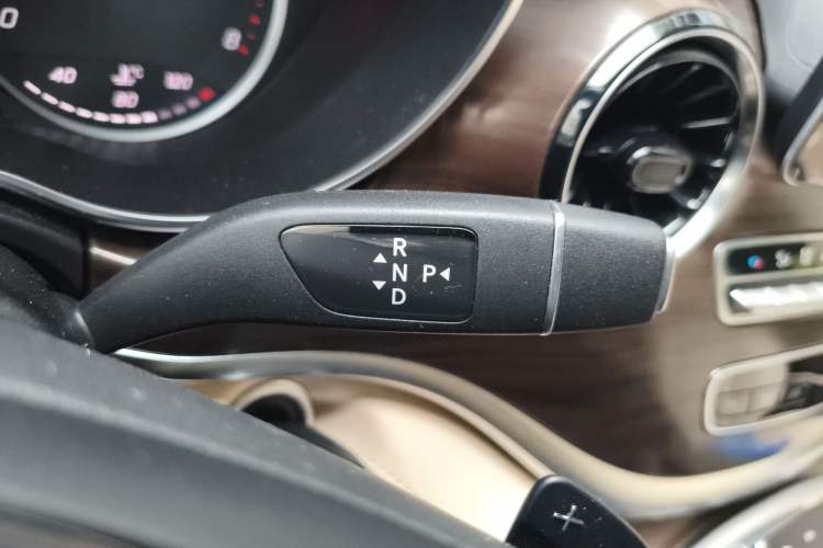 Used Mercedes-Benz V-Class 2020 V 260 Avantgarde Edition Gear Lever