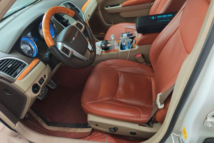 Used Chrysler 300C 2013 3.6L Luxury Edition
