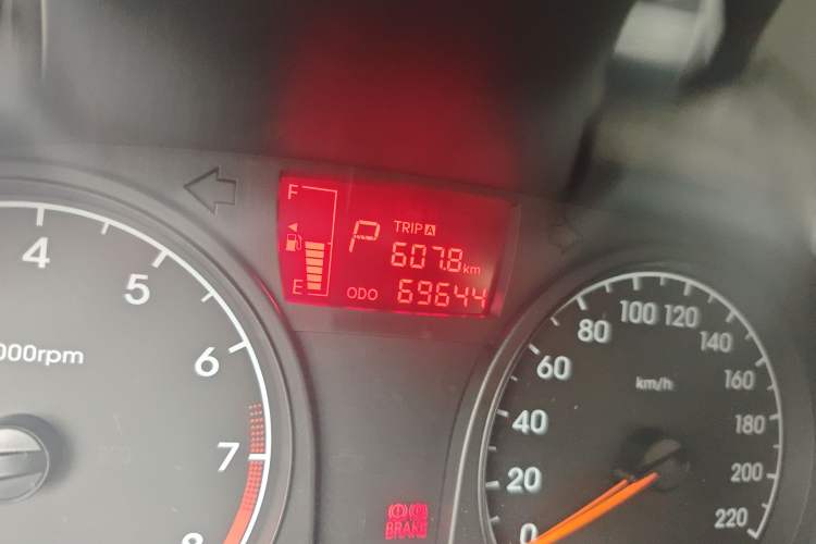 Used Hyundai Verna (older generation) 2014 1.4L Automatic Smart GLS Odometer Close Up