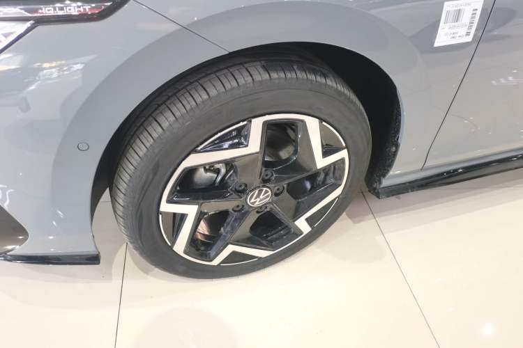 Used Volkswagen Golf 2025 Facelift 300TSI R-Line
