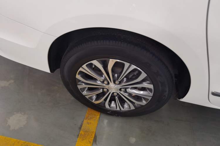 Used Buick GL8 2021 Land Cruiser Executive 652T Premium Model Exterior 5