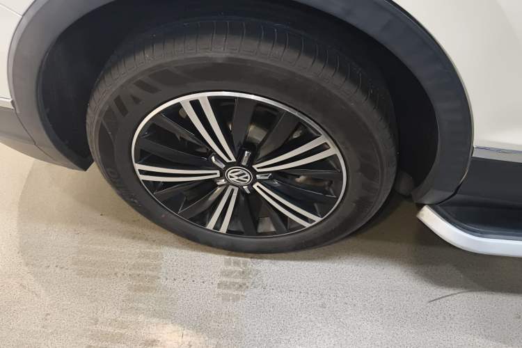 Used Volkswagen Tiguan L 2019 330TSI Automatic Two-Wheel Drive Panoramic Comfort Edition China VI Standard
