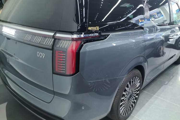 Used Zeekr 009 2024 Six-Seat Executive Version 4WD 108 kWh