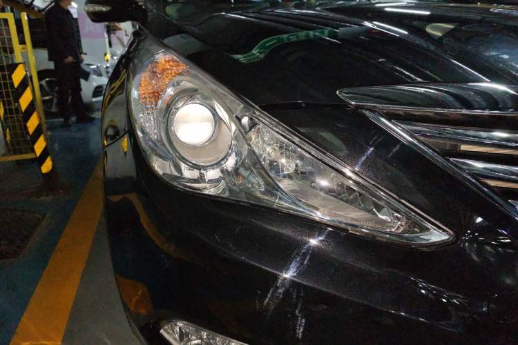 Used Hyundai Sonata 2014 2.0L Automatic Luxury Edition Right Front Headlight