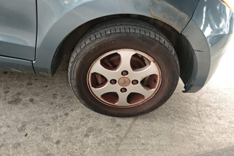 Used Wuling Hongguang 2010 1.2L Standard Version China IV Right Front Wheel Hub