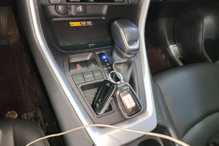 Used Toyota RAV4 2023 2.0L CVT Two-Wheel Drive Fashion Plus Edition Gear Lever