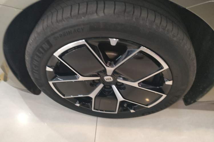 Used Xiaomi Auto SU7 2024 Rear-Drive Long-Range Intelligent Driving Version Exterior 4