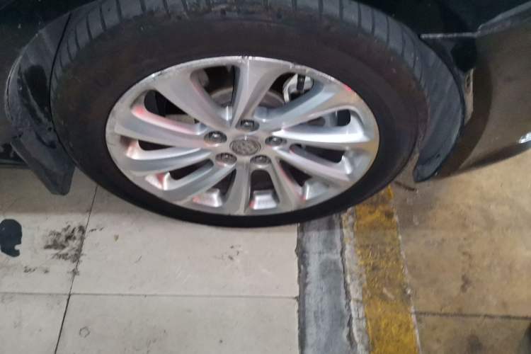 Used Buick LaCrosse 2013 2.0T SIDI Smart Luxury Flagship Edition Right Front Wheel Hub