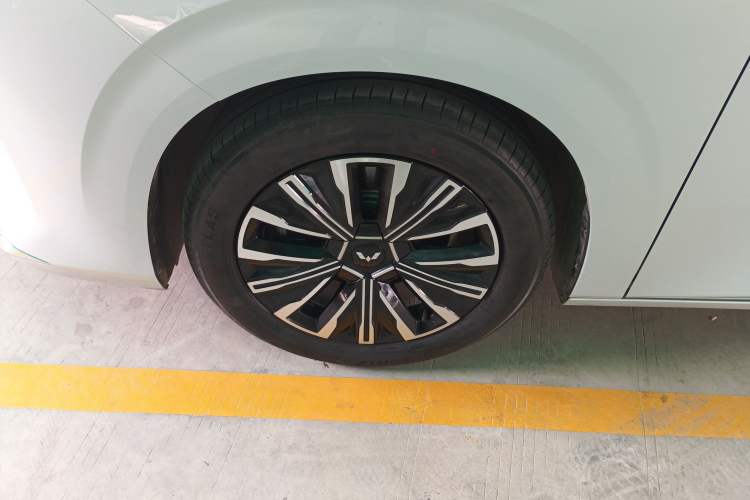 Used Wuling Wuling Starlight 730 2025 Model Plug-in Hybrid 125km Luxury Edition