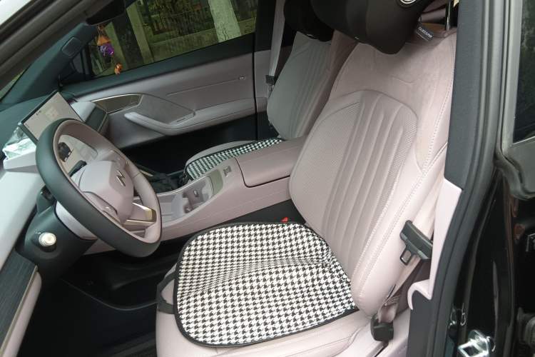 Used ONVO L60 2024 60 kWh Rear-Drive Version
