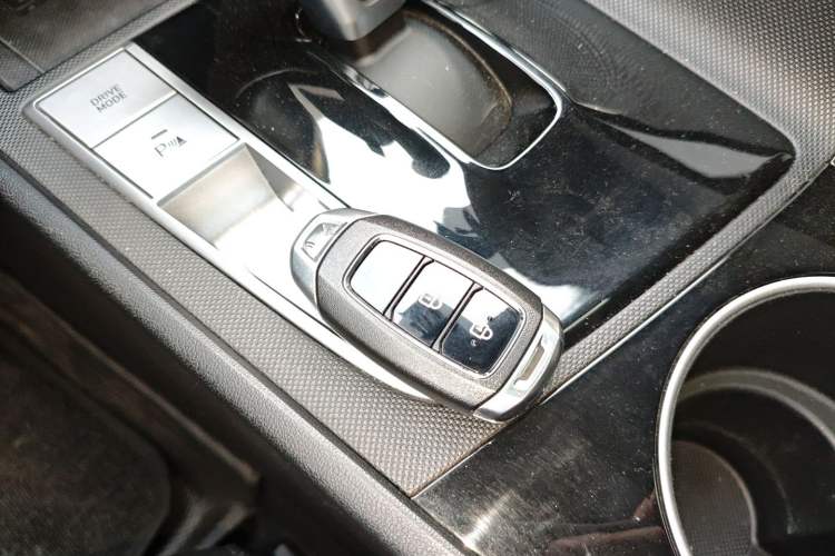 Used Hyundai Elantra 2022 1.5L CVT LUX Prestige Edition
