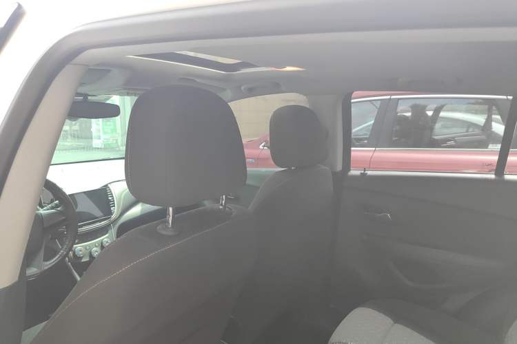 Used Chevrolet Trax 2017 1.4T Automatic Two-Wheel Drive Comfort Version Headliner