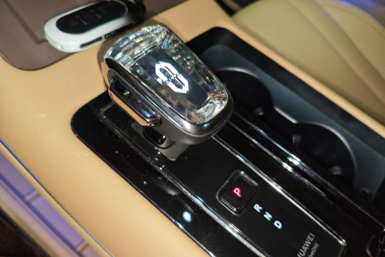 Used Hima AITO M7 2024 1.5T Intelligent Drive 4x4 Max Edition 6 Seats Gear Lever