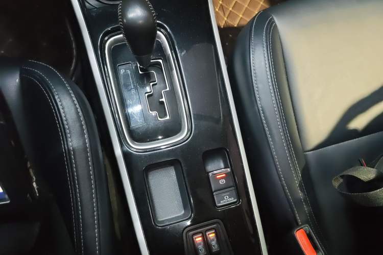 Used Mitsubishi Outlander 2019 2.0L Two-Wheel Drive Comfort Edition 5 Seats China VI Standard
