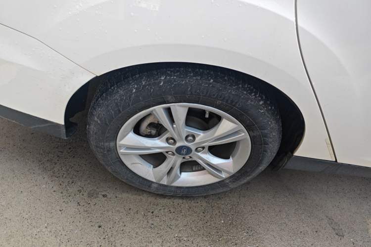 Used Ford Focus 2018 Sedan Classic 1.6L Manual Comfort Plus SmartDrive Edition Exterior 5