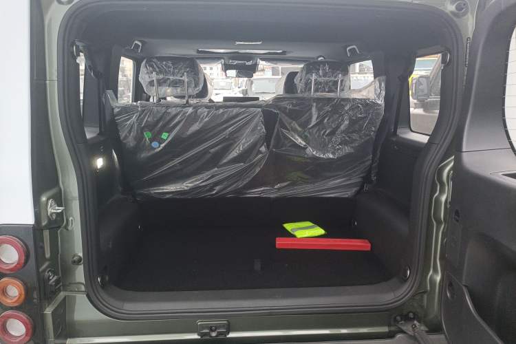 Used 212 T01 2024 2.0T Explorer
