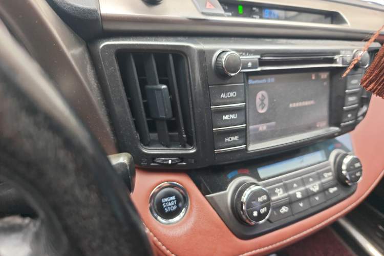 Used Toyota RAV4 2013 2.5L Automatic 4x4 Elite Edition Audio And AC Panel