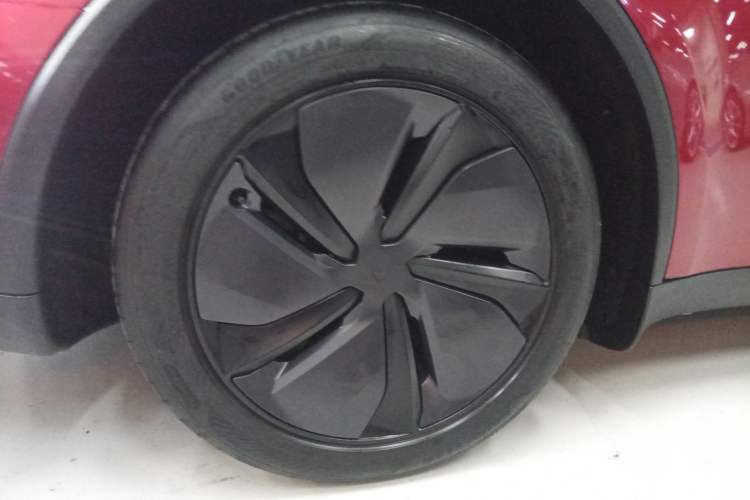 Used Tesla Model Y 2025 Rear-Wheel-Drive Version Exterior 5