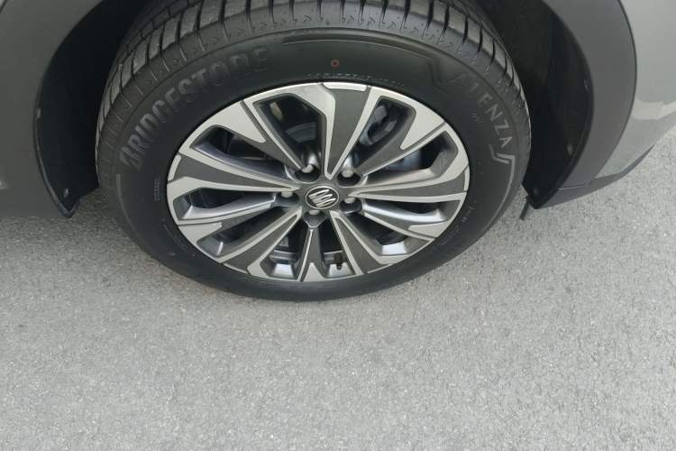 Used Buick Envision 2025 25T Entry-Grade Platinum Edition Right Rear Wheel Hub