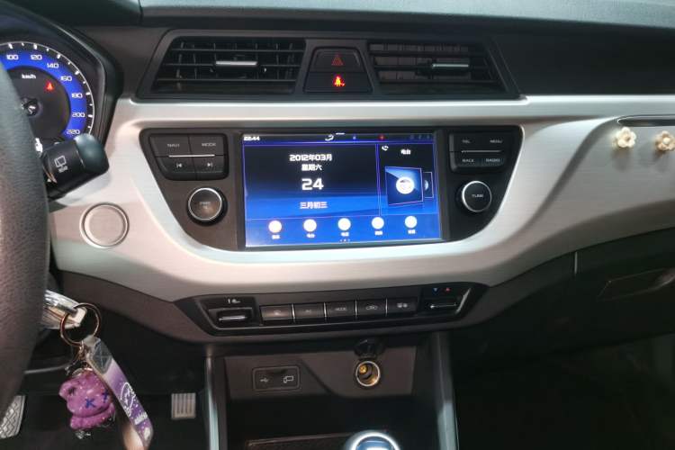 Used Geely Auto Vision X3 2020 1.5L Manual Elite Edition Audio And AC Panel