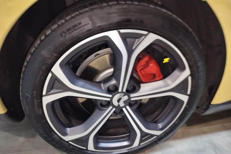 Used Nio ET5 2024 75 kWh Right Rear Wheel Hub