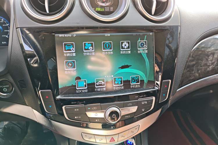 Used BYD Tang New Energy 2015 2.0T Four-Wheel-Drive Flagship Model